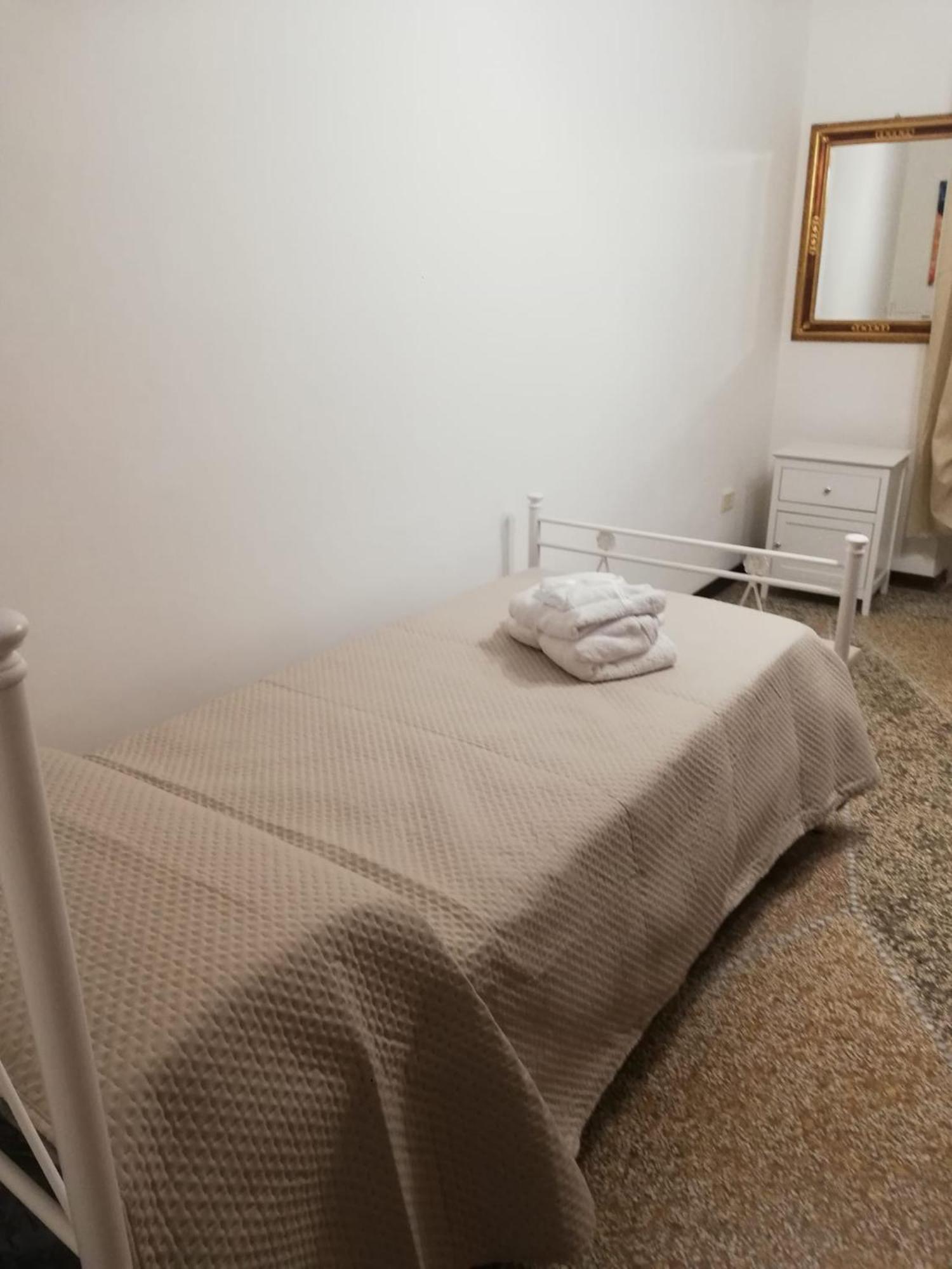 Appartamento La Casa Di Anna Taranto Esterno foto