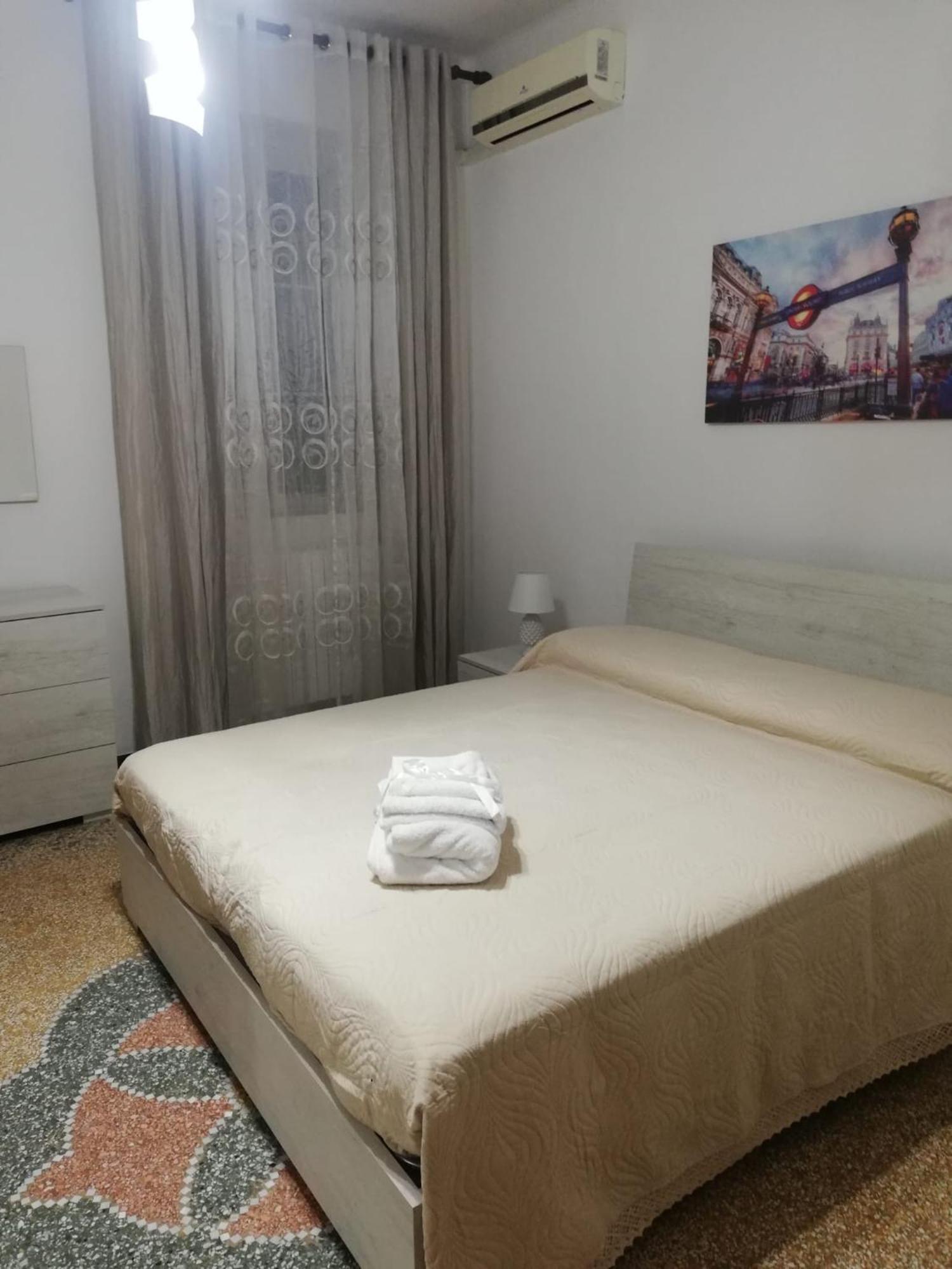 Appartamento La Casa Di Anna Taranto Esterno foto